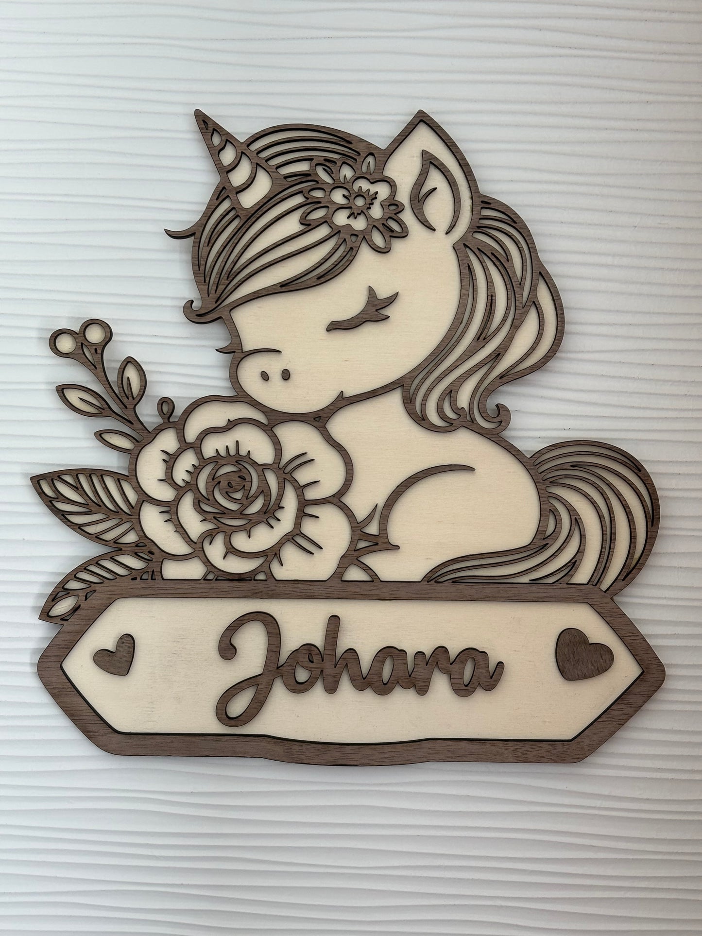 Plaque de porte enfant personnalisée en bois – design licorne gravé. Un cadeau unique et féérique pour chambre d’enfant, naissance ou anniversaire.