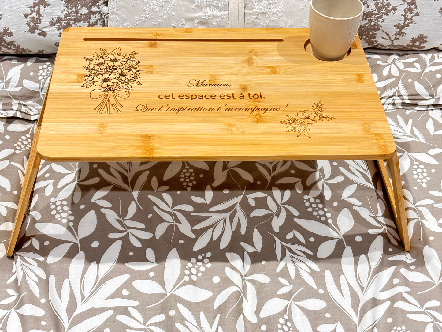Plateau de lit en bambou – Gravure personnalisée