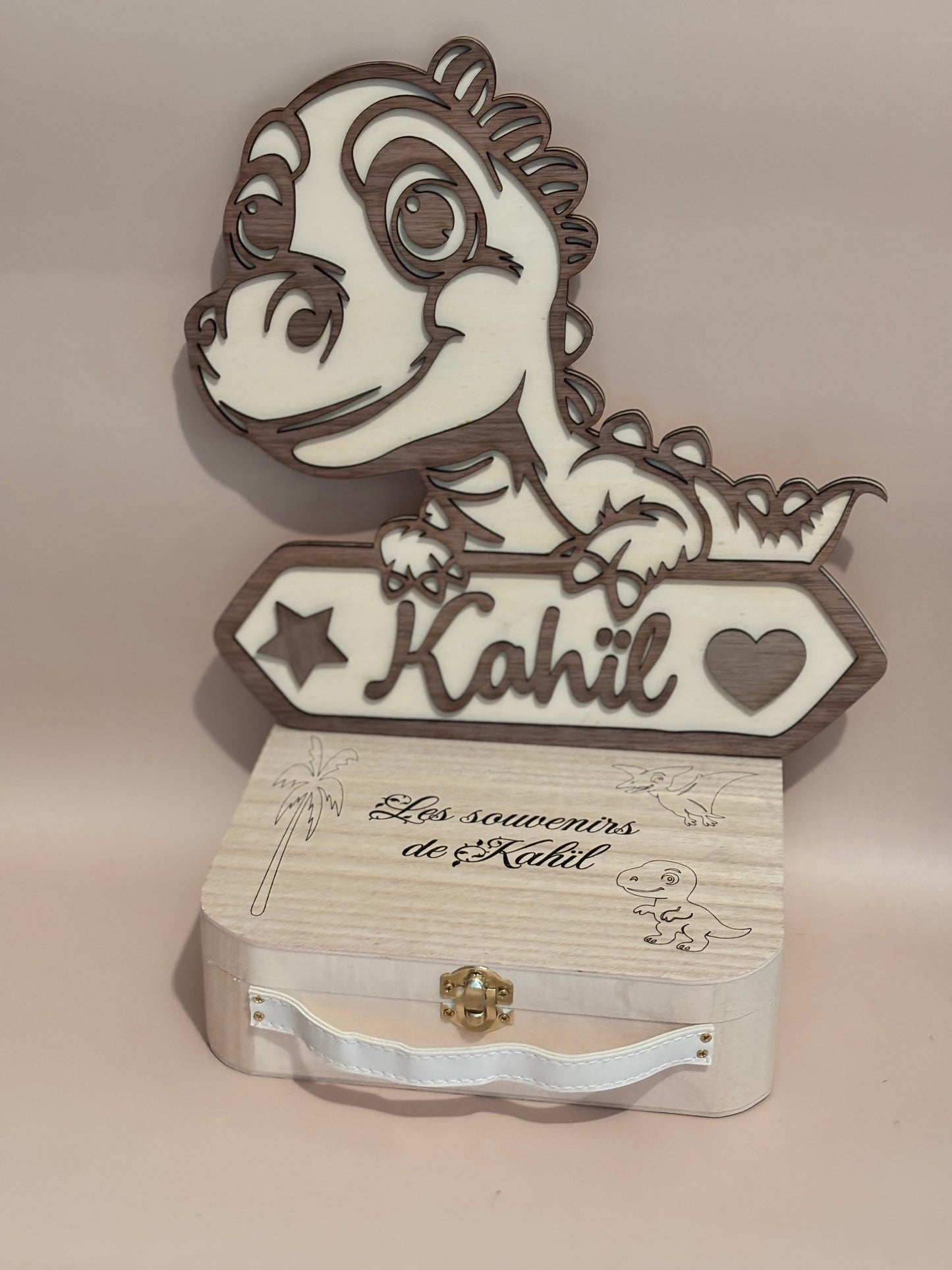 Boîte à souvenirs naissance personnalisée en bois – Licorne, Princesse ou Dinosaures – Cadeau enfant gravé avec prénom.