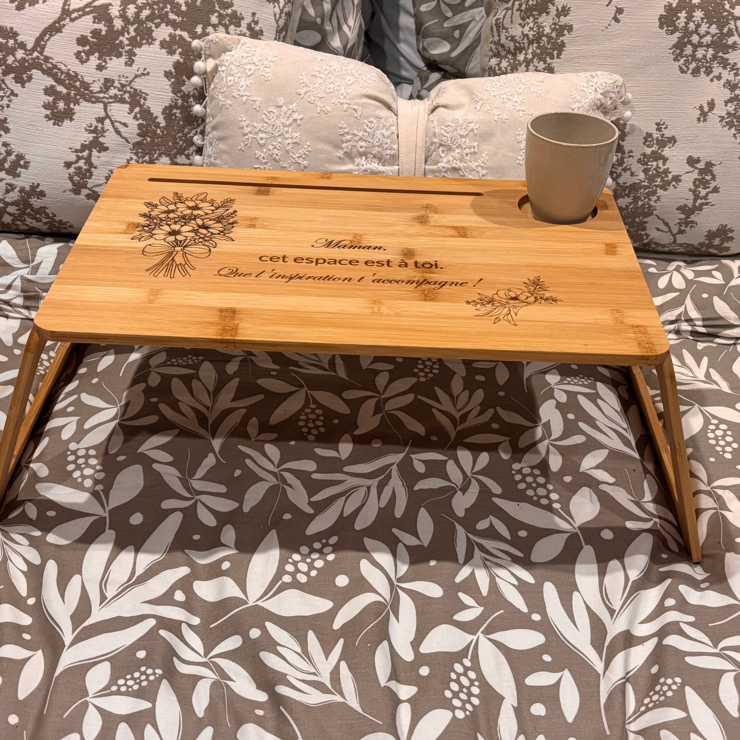 Plateau de lit en bambou – Gravure personnalisée