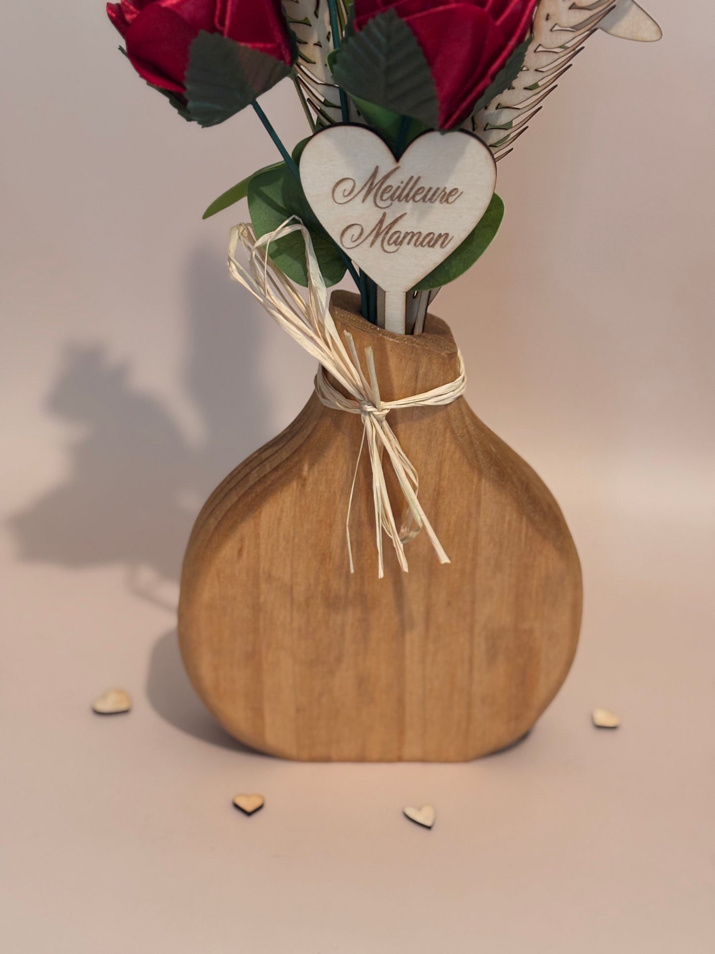 bouquet dans vase bois – édition “Meilleure Maman” :