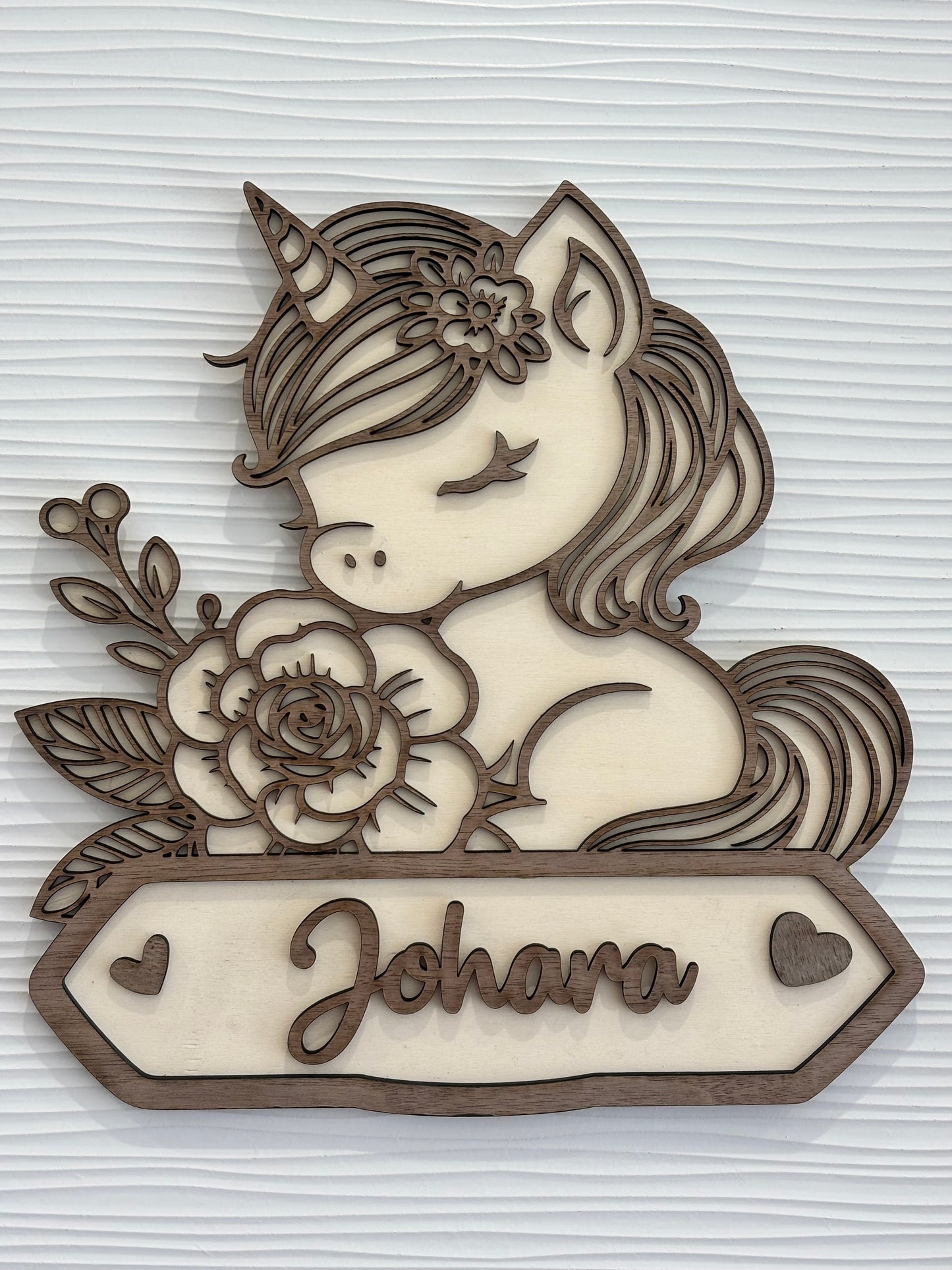 Plaque de porte enfant personnalisée en bois – design licorne gravé. Un cadeau unique et féérique pour chambre d’enfant, naissance ou anniversaire.