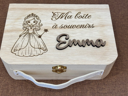 Boîte à souvenirs naissance personnalisée en bois – Licorne, Princesse ou Dinosaures – Cadeau enfant gravé avec prénom.