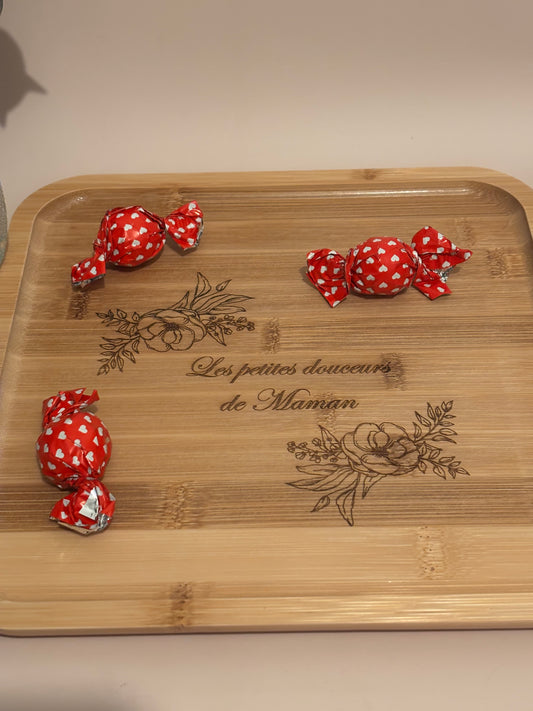 Plateau en bambou gravé “Les petites douceurs de Maman” – Cadeau Fête des Mères