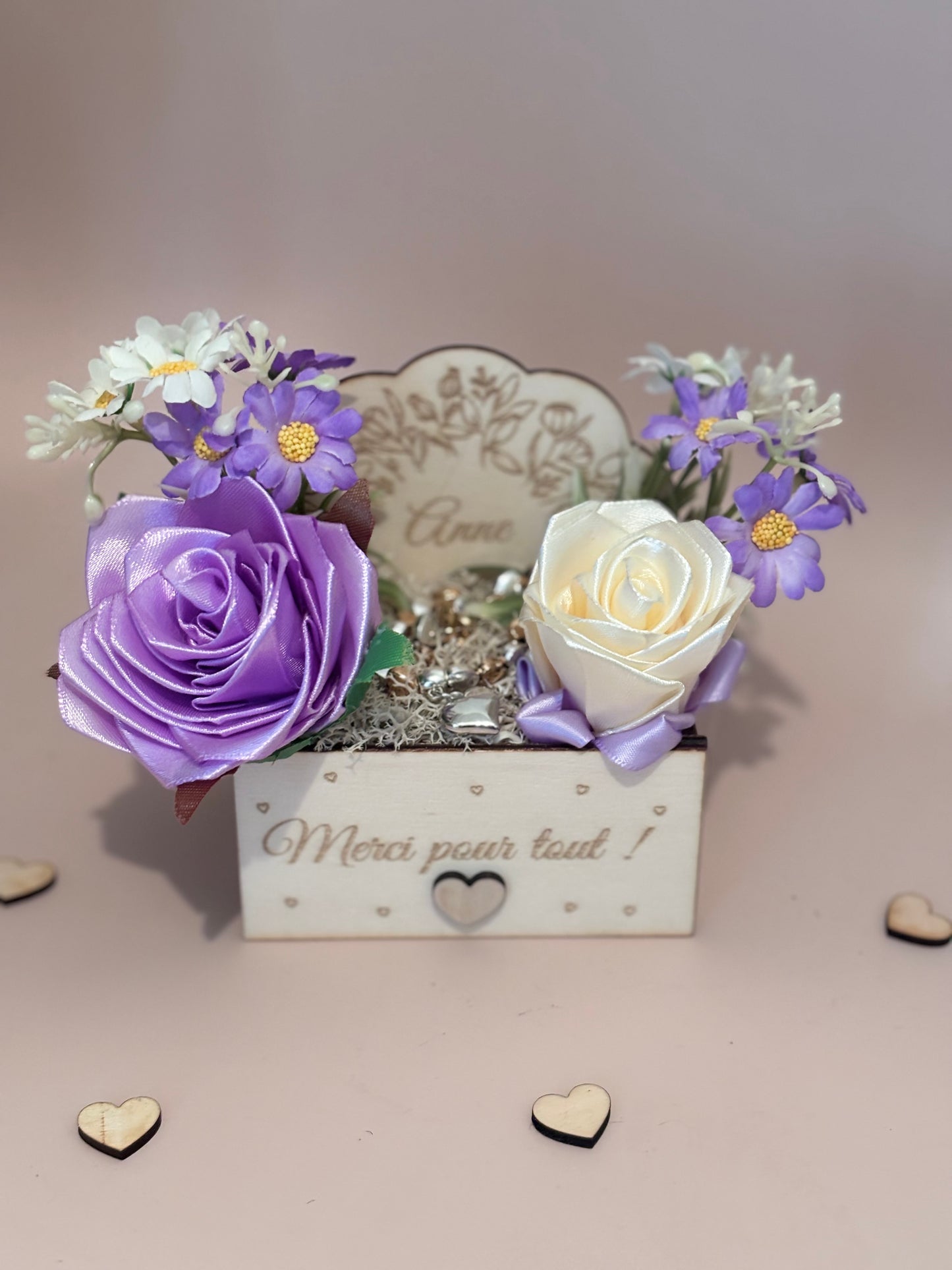 Boîte fleurie “Merci pour tout !” – Cadeau personnalisé avec prénom & bijou surprise