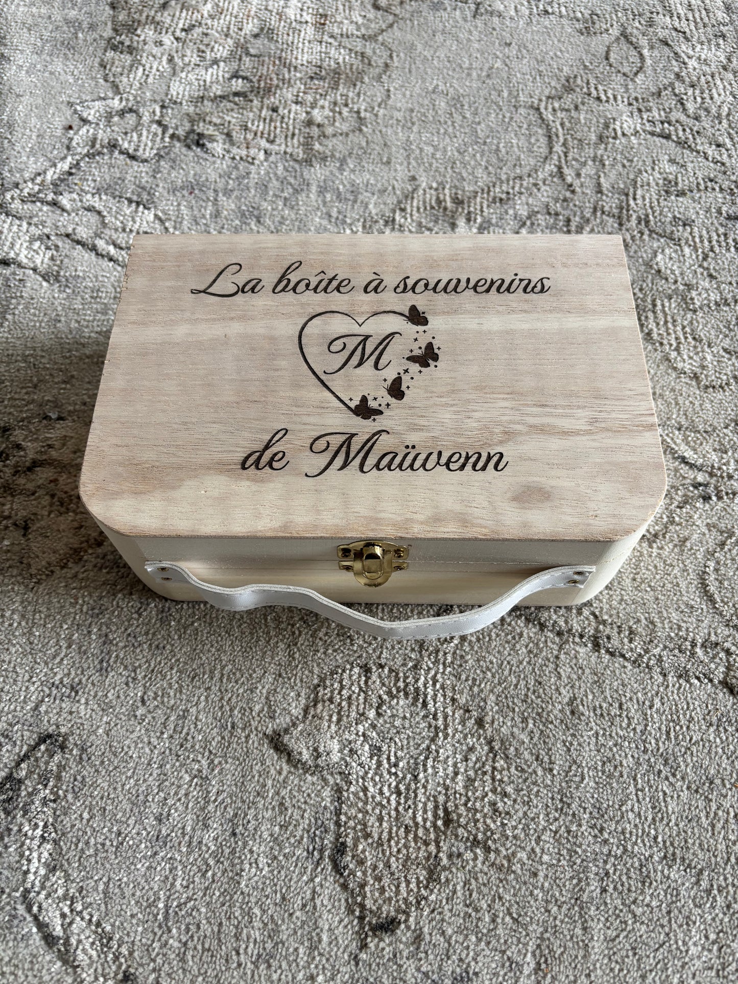Boîte à souvenirs naissance personnalisée en bois – Licorne, Princesse ou Dinosaures – Cadeau enfant gravé avec prénom.
