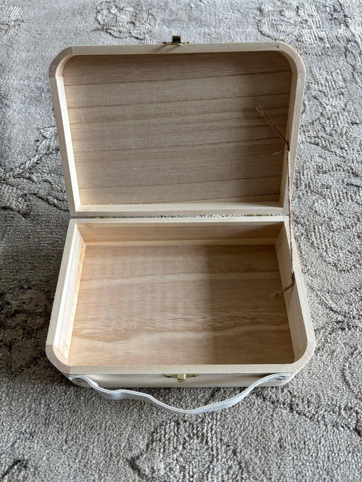 Boîte à souvenirs naissance personnalisée en bois – Licorne, Princesse ou Dinosaures – Cadeau enfant gravé avec prénom.