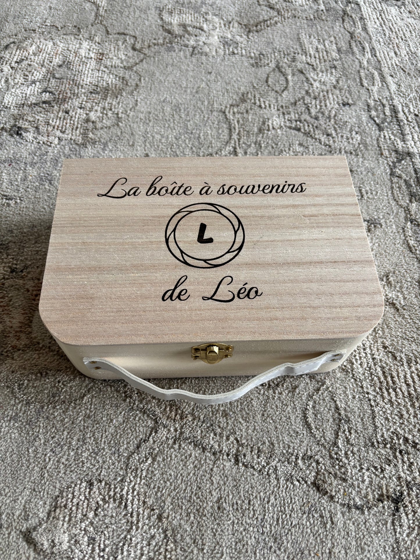 Boîte à souvenirs naissance personnalisée en bois – Licorne, Princesse ou Dinosaures – Cadeau enfant gravé avec prénom.