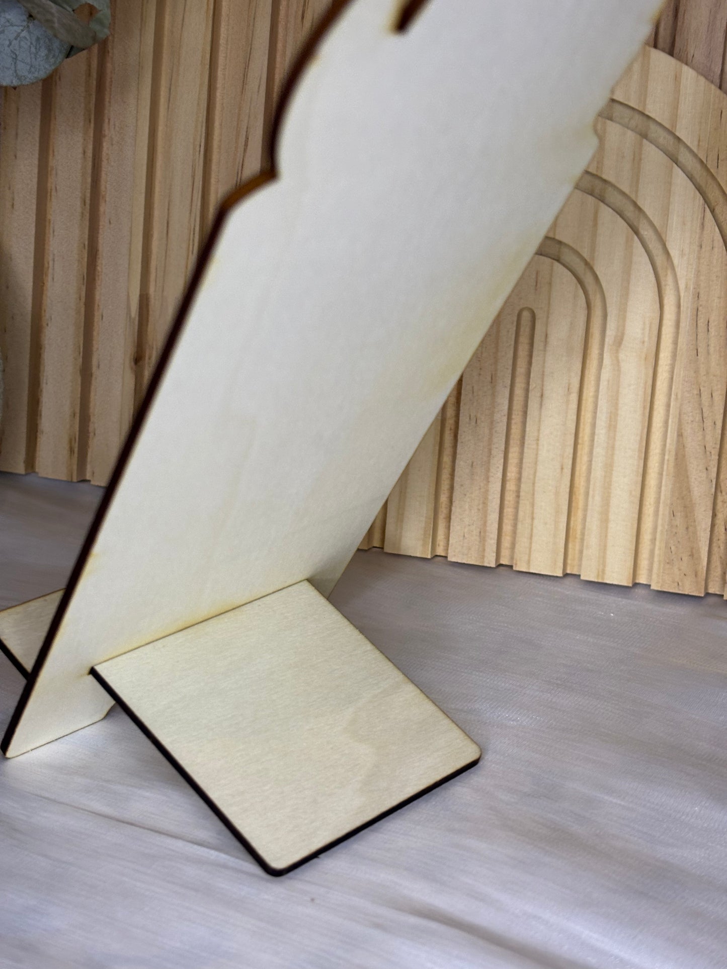 Support pour téléphone en bois modèle mandala