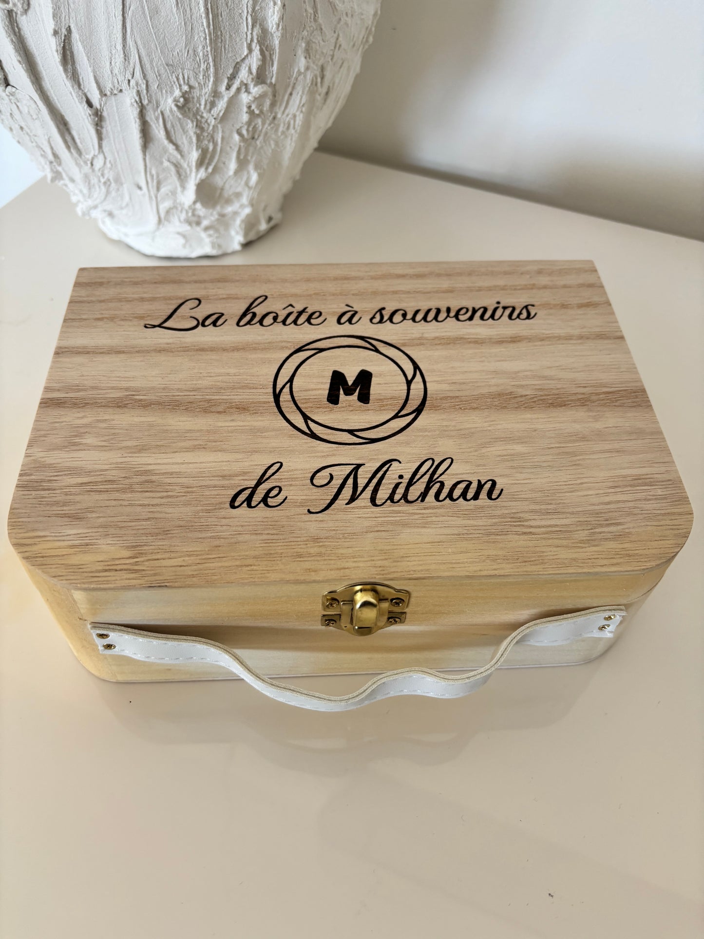 Boîte à souvenirs naissance personnalisée en bois – Licorne, Princesse ou Dinosaures – Cadeau enfant gravé avec prénom.