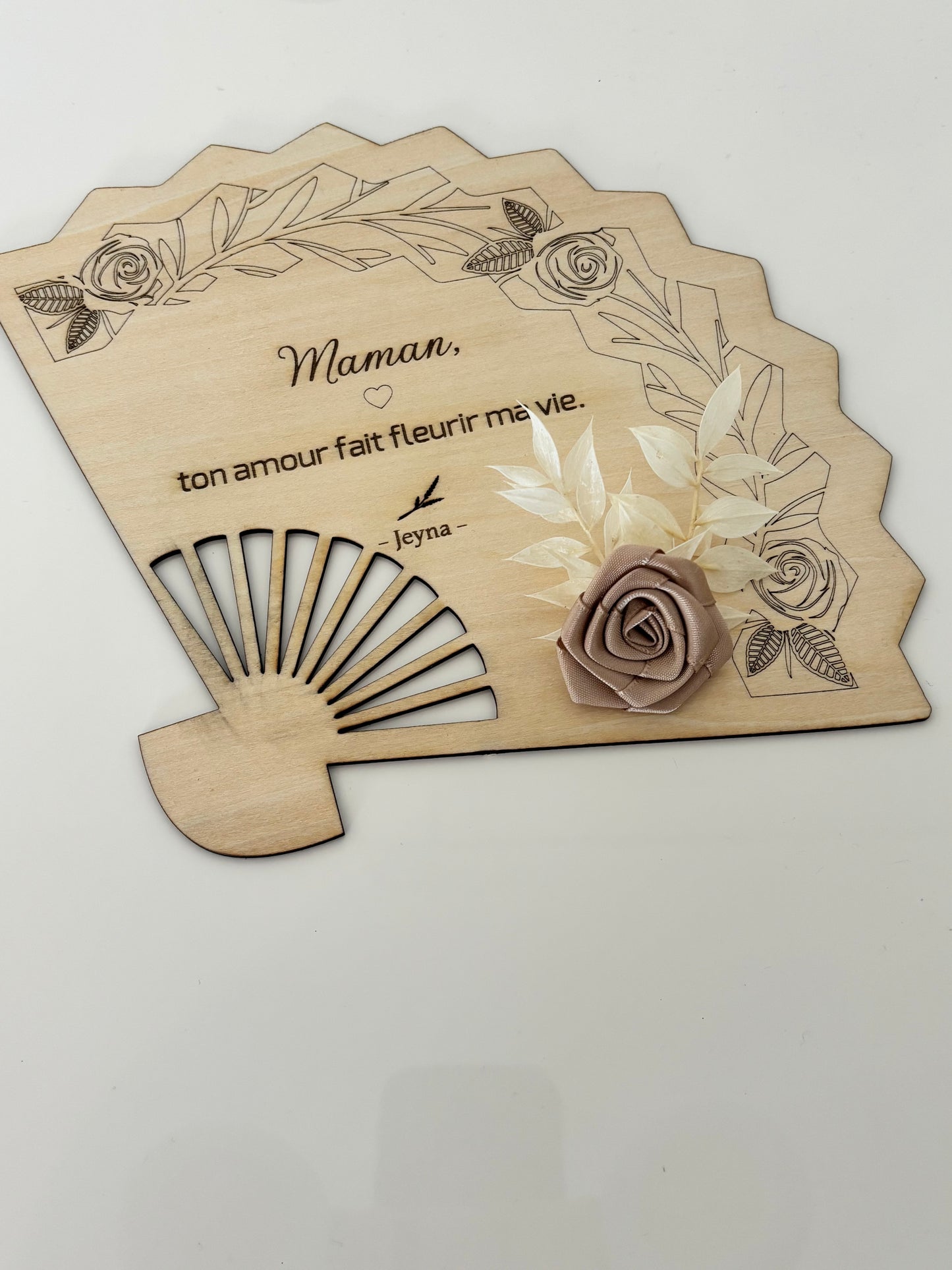 Plaque mot doux en forme d’éventail en bois - touche fleurie et support - spéciale fête des mères