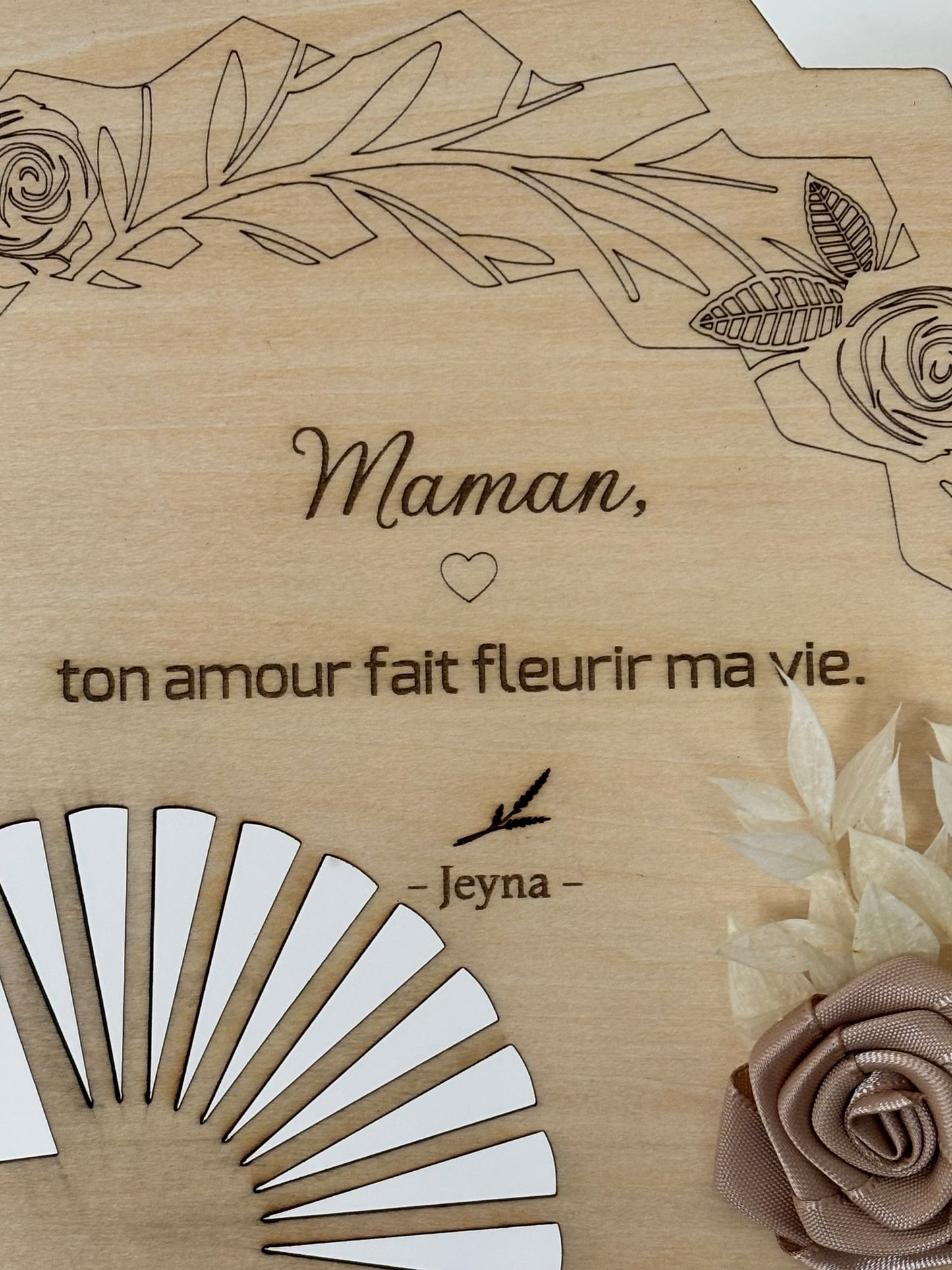 Plaque mot doux en forme d’éventail en bois - touche fleurie et support - spéciale fête des mères